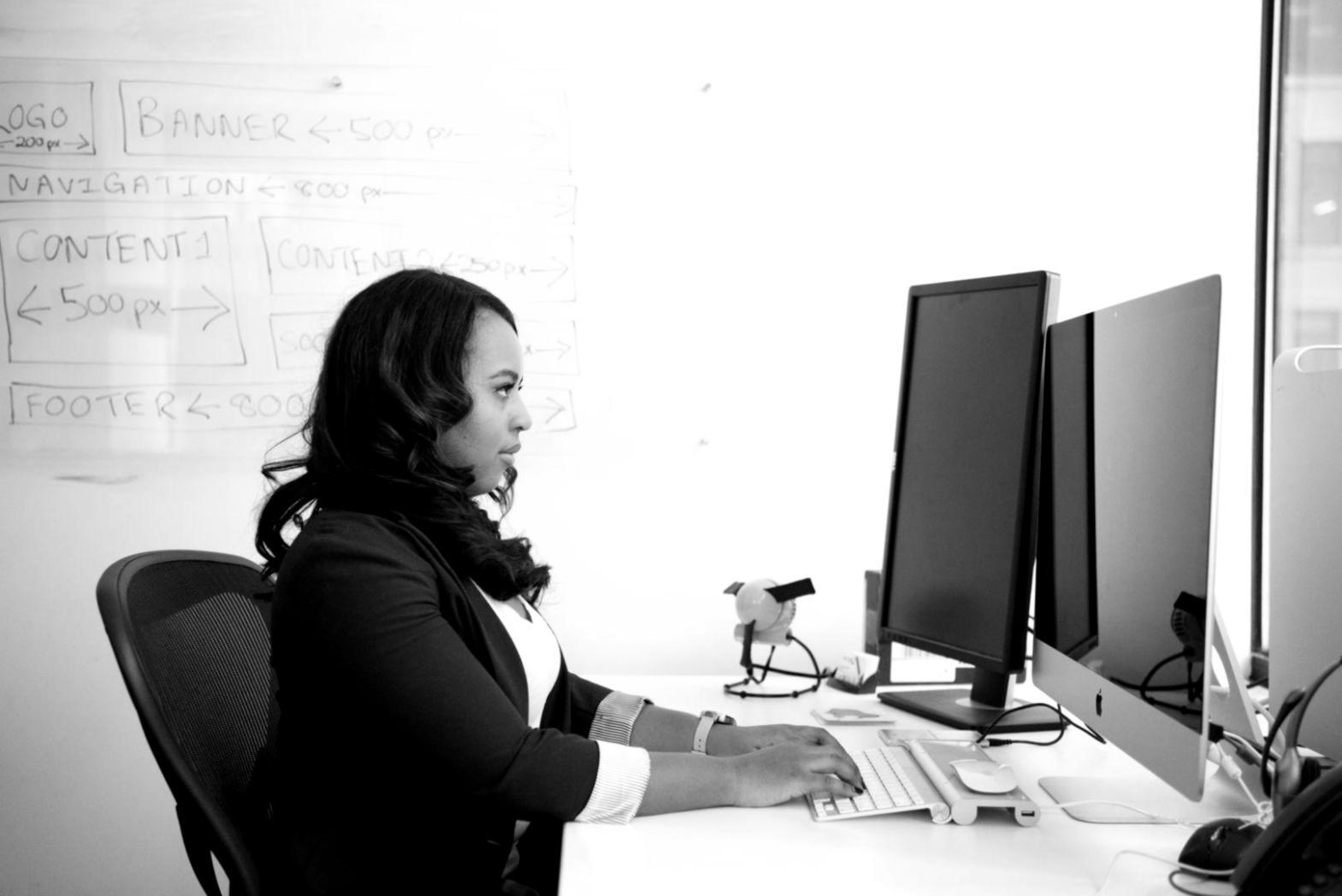 Individual consultation session showing personalized feedback on manuscript structure